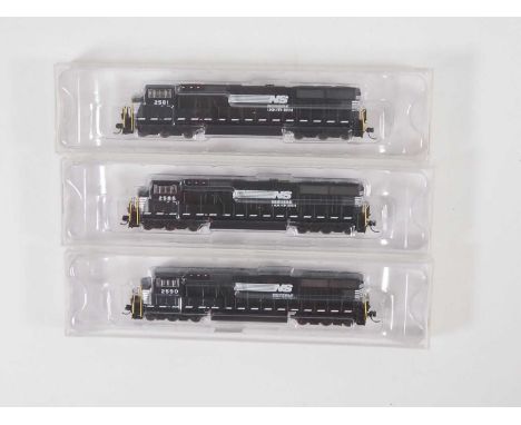 An ATHEARN triple pack of American Outline N gauge diesel locomotives comprising 3 x SD70M class diesel locomotives, all indi