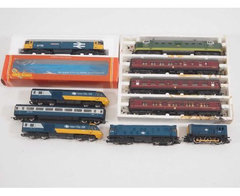 A group of mostly unboxed OO gauge diesel locomotives and coaches by HORNBY and LIMA - G/VG in G box where boxed (10)