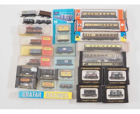 A group of mostly boxed N gauge wagons and coaches by FARISH, PECO, MINITRIX and LIMA - VG in G/VG boxes where boxed (28)