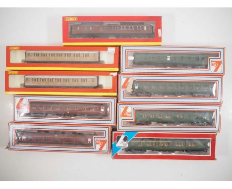 A mixed group of OO gauge passenger coaches by LIMA and HORNBY in various liveries - G/VG in G boxes (9)