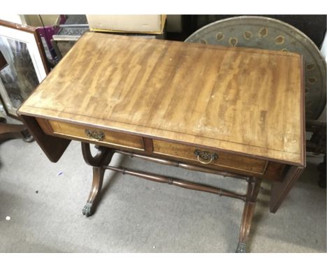 A reproduction mahogany sofa table 50x90x73cm-