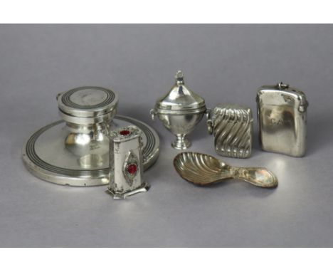 A George V silver capstan inkwell with hinged cover &amp; reeded border, 4” dia., Birmingham 1928; a Victorian plain vesta ca