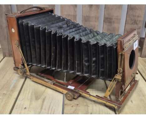 1900s Thornton Korona bellow camera. 26cm x 24cm x 20 cm. 