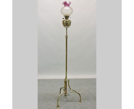 An Edwardian brass telescopic oil lamp, with an etched glass shade