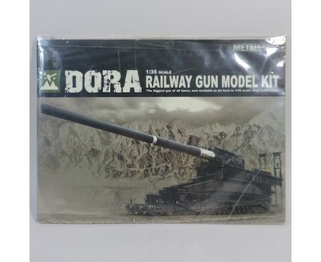 A Dora railway gun model kit, 1/35 scale