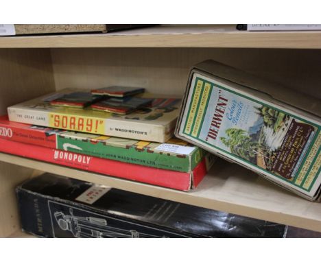 VINTAGE ART AND GAME COLLECTION INCLUDING: DERWENT 1972 COLOUR PENCILS, CLUEDO, MONOPOLY AND "SORRY" / GRADE: UNCLAIMED PROPE