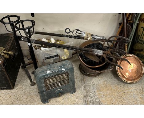 A pair of 20th Century wrought iron ale muller andirons, five wrought iron log forks, two pairs of tongs, coal helmet, copper