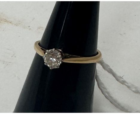 An 18 carat gold and platinum mounted claw set solitaire diamond ring, approx 0.25 carat, overall weight 2 g, size L