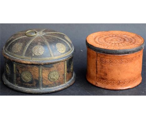 A vintage Oriental round wooden trinket box, decorated with repeated brass chrysanthemum blooms pinned to the side and lid, w