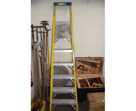 FOLDING ALUMINIUM STEP LADDER