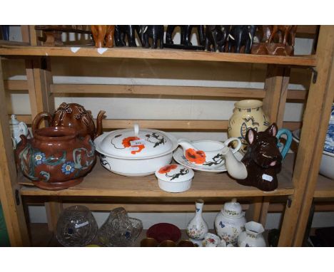 MIXED LOT: CERAMICS TO INCLUDE WEDGWOOD CORN POPPY DINNER WARES, NOVELTY DOG FORM TEAPOT ETC