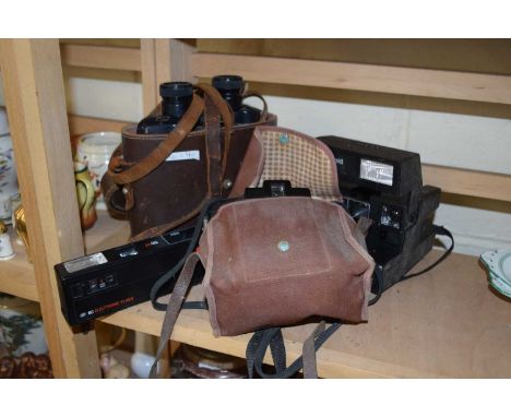 MIXED LOT:  TO INCLUDE VINTAGE ROSS OF LONDON BINOCULARS, VINTAGE POLOROID CAMERA, BROWNIE CAMERA AND OTHERS