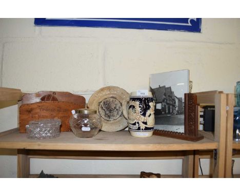 MIXED LOT:  COMPRISING A WOODEN NEWSPAPER RACK,  WOOD MOUNTED PHOTOGRAPH FRAME, A FRENCH HUNTING PLATE AND OTHER ASSORTED CER