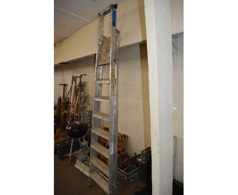 FOLDING ALUMINIUM STEP LADDER