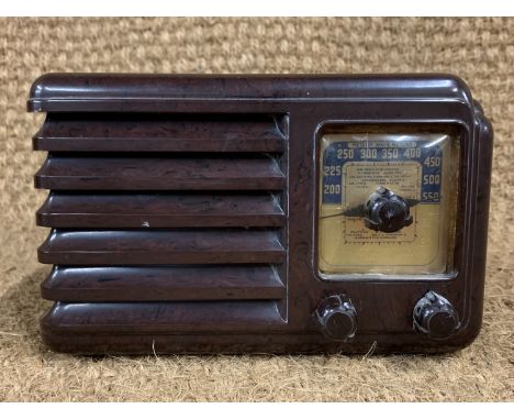 An Art Deco influenced Bakelite radio, 24 cm x 16 cm x 16 cm