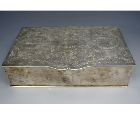 An electroplate PSL Sheffield cigarette / trinket box with chased foliate design, 19 x 12 x 5 cm