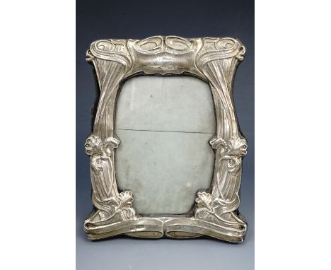 An Edwardian Art Nouveau silver photograph frame, William Neale, Chester, 1901, 18.5 cm x 15 cm