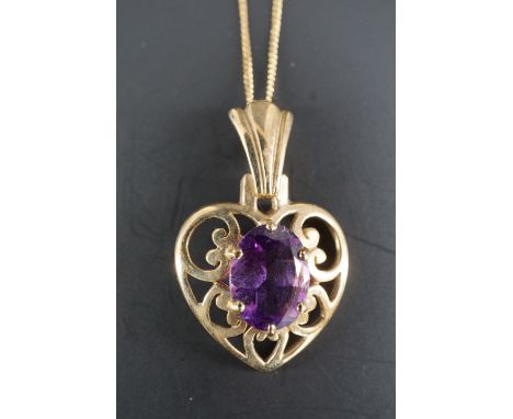 An amethyst and 9 ct gold open heart shaped pendant and fine 9 K neck chain, 22 mm, 2.1 g