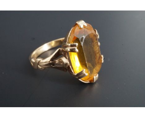 A faux citrine and 9 ct yellow cocktail ring, K, 3.2 g