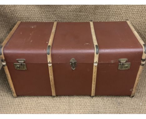 A cabin trunk, 100 x 53 x 46 cm