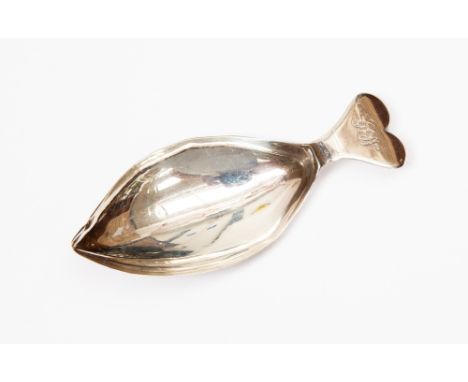 A George III silver, fish shaped caddy spoon, William Pugh, Birmingham, 1807, approx 0.32ozt