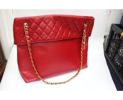 CHANEL vintage handbag, red lambskin leather, with quilted flap closure and magnetic fastenings, gold tone hardware, chain an