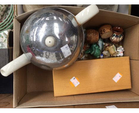A set of precision weights, a teapot, Wade Whimsies and other small ceramic models (1 box) 
