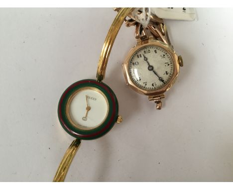 A ladies 9ct gold cased wristwatches, with expanding strap, and a Gucci ladies dress watch (2)