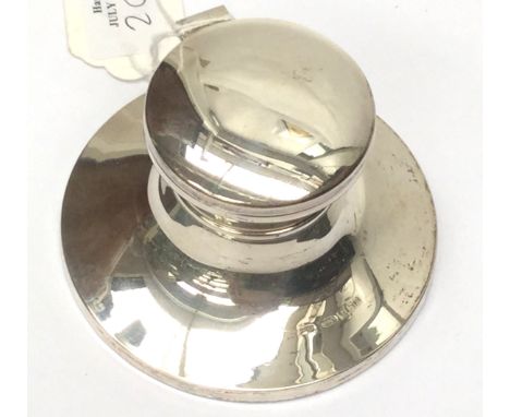 A silver inkwell, glass lined, gilt interior, Birmingham 1982, weight approx 5.96ozt