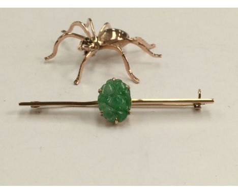 Two 9ct gold brooches, comprising a jade set bar brooch and a spider brooch 