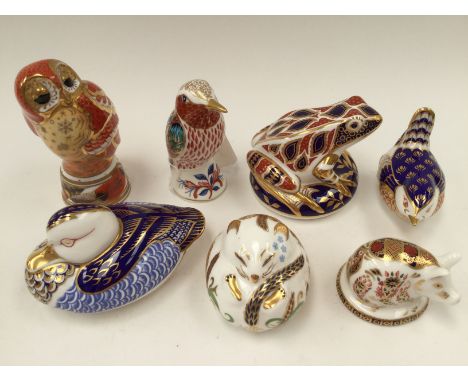 Royal Crown Derby paperweights: Mandarin Duck, Wren, Pig, Mouse, Frog and Bird, plus a Royal Worcester Owl (7) 