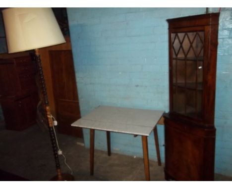 A RETRO FORMICA DROP LEAF KITCHEN TABLE, A MIX &amp; MATCH STANDARD FLOOR LAMP AND A CORNER DISPLAY CABINET  (3)