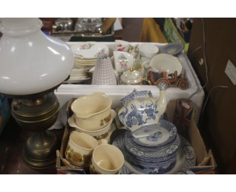 TWO TRAYS OF CERAMICS TO INCLUDE A PARRAFIN LAMP (TRAYS NOT INCLUDED)