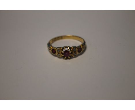 AN 18 CT GOLD LADIES RUBY AND DIAMOND  ? RING APPROX 2.4 GRAM