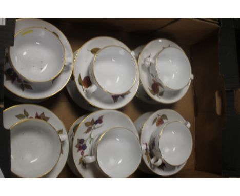 A TRAY OF ROYAL WORCESTER EVESHAM TEA AND DINNERWARE