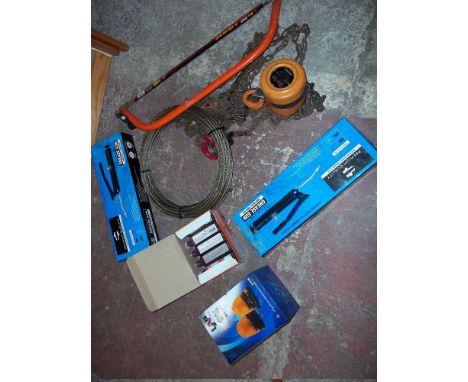A SELECTION OF TOOLS AND INDUSTRIAL ITEMS TO INCLUDE TWO BOXED GREASE GUNS, A STIHL OIL CHAINSAW, A BOXED FLASHING BEACON, A 