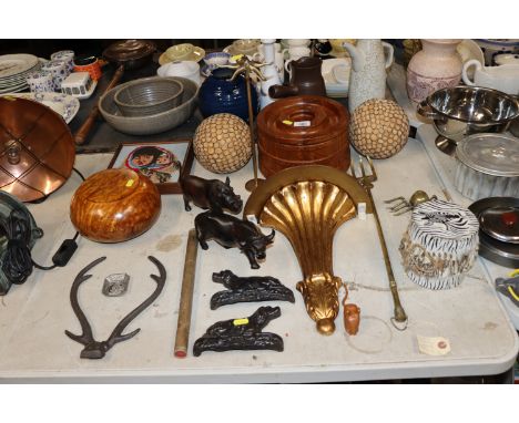 Miscellaneous items to include a vintage brass toasting fork, gilt wall bracket, cast iron dog ornaments, hardwood animals et