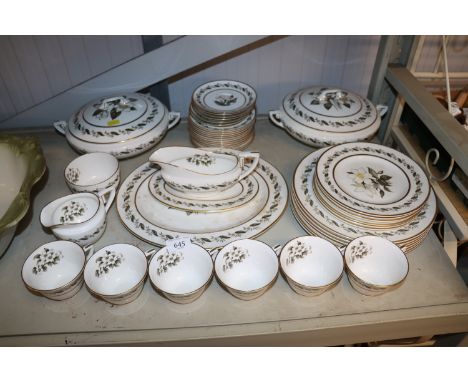 A quantity of Royal Worcester 'Bernina' patterned dinner and tea ware