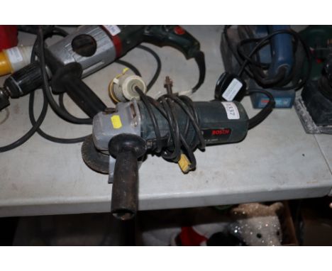 A Bosch GWS6-100 110v angle grinder with key