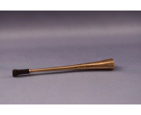 An Art Deco 9ct gold cigarette holder by Alfred Dunhill, of tapering facetted form, stamped 'Dunhill' and hallmarked London 1