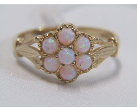 9ct YELLOW GOLD OPAL CLUSTER RING, size O 