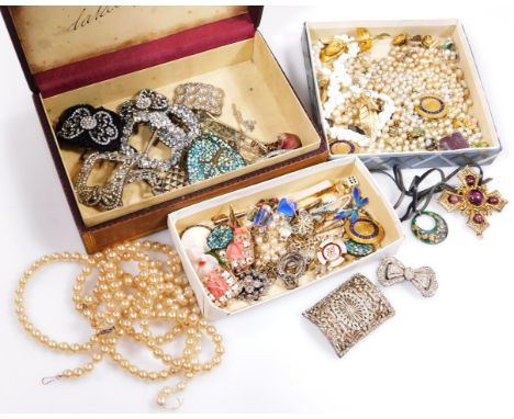 Various costume jewellery, to include paste stone set, belt buckles, faux pearl necklaces, brooches, clip on earrings, etc. (