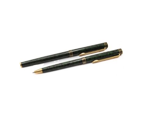 Waterman - Ideal Green Lacquer Fountain Pen Set, 18ct Gold Nib, Ballpoint. The fountain pen has been dip tested &amp; is writ