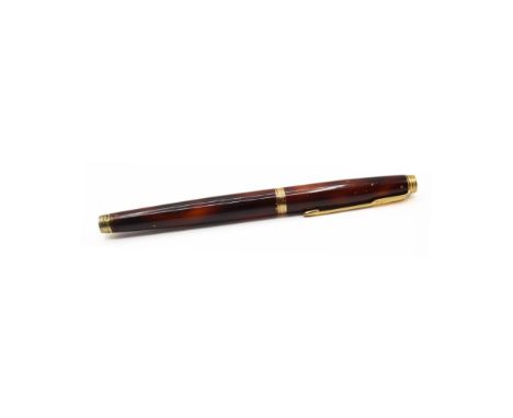 Vintage Parker Brown Lacquer Fountain Pen with 14ct Gold Nib. Dip tested &amp; Writing. The pen is in good condition with sig