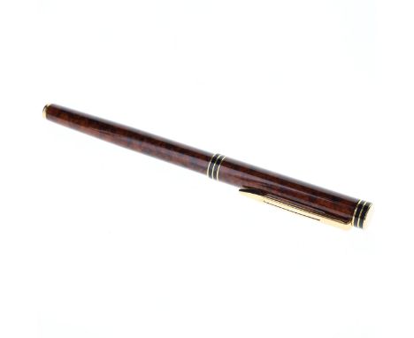 Waterman - Exclusive Brown Lacquer Cased Fountain Pen, 18ct Gold Nib. Dip Tested &amp; Writing. The pen is in good condition 