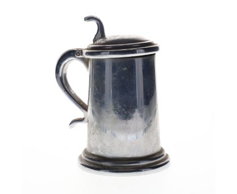 Dunhill Silver Plated Novelty Tankard Automatic Table Lighter. This lighter is untested and requires maintenance, would also 