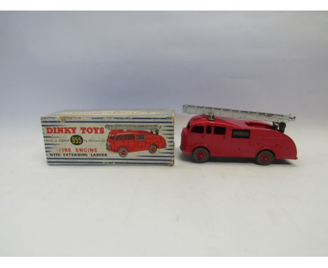 A boxed Dinky Toys diecast 922 Fire Engine with Extending Ladder 