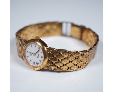 This vintage Veronese wristwatch exemplifies fine Italian craftsmanship, featuring a gold-plated sterling silver case and ban