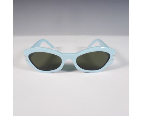Chic and sculptural DiorSignature B1U sunglasses featuring a bold oval silhouette with sky blue acetate frames and dark lense