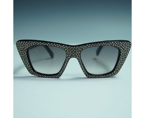 Striking pair of Celine Paris designer sunglasses, model CL4187IS 01F. These bold, oversized square frames are crafted in glo